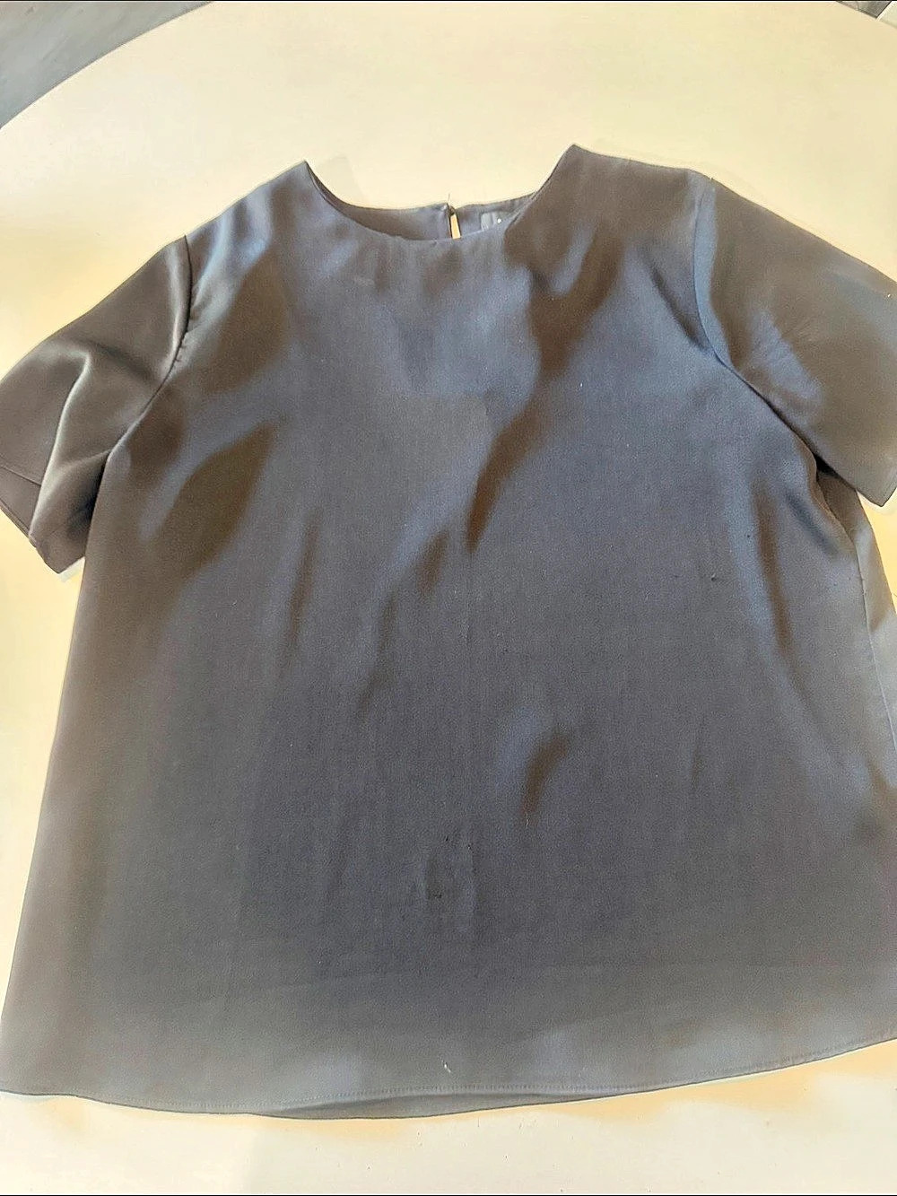 Banana Republic Short Sleeve Blouse in Black Size Medium